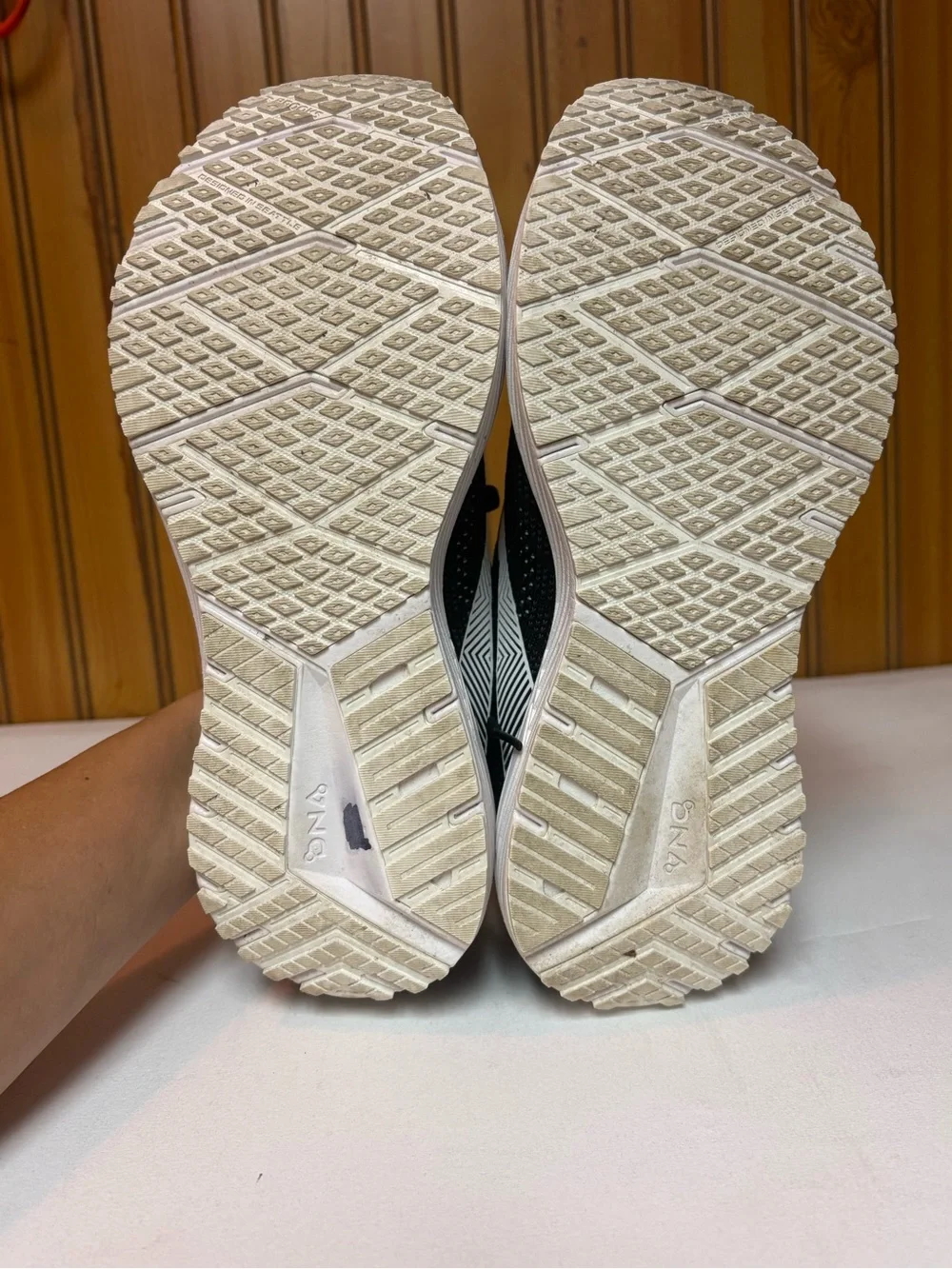 Brooks womens Revel Athletic Shoes - Black/White